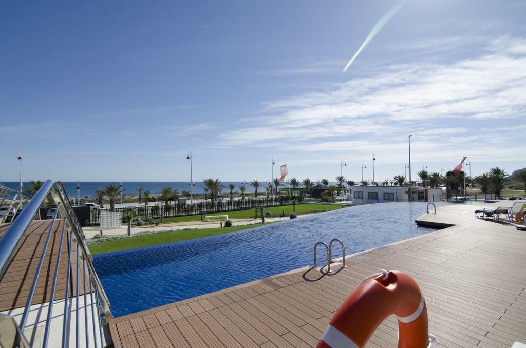 Luxury Beach Front Apartment 阿勒纳勒斯德尔索尔 外观 照片